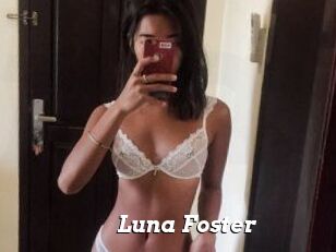 Luna_Foster