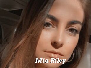 Mia_Riley