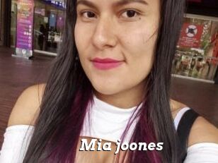 Mia_joones