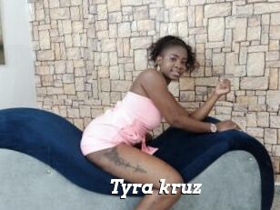 Tyra_kruz